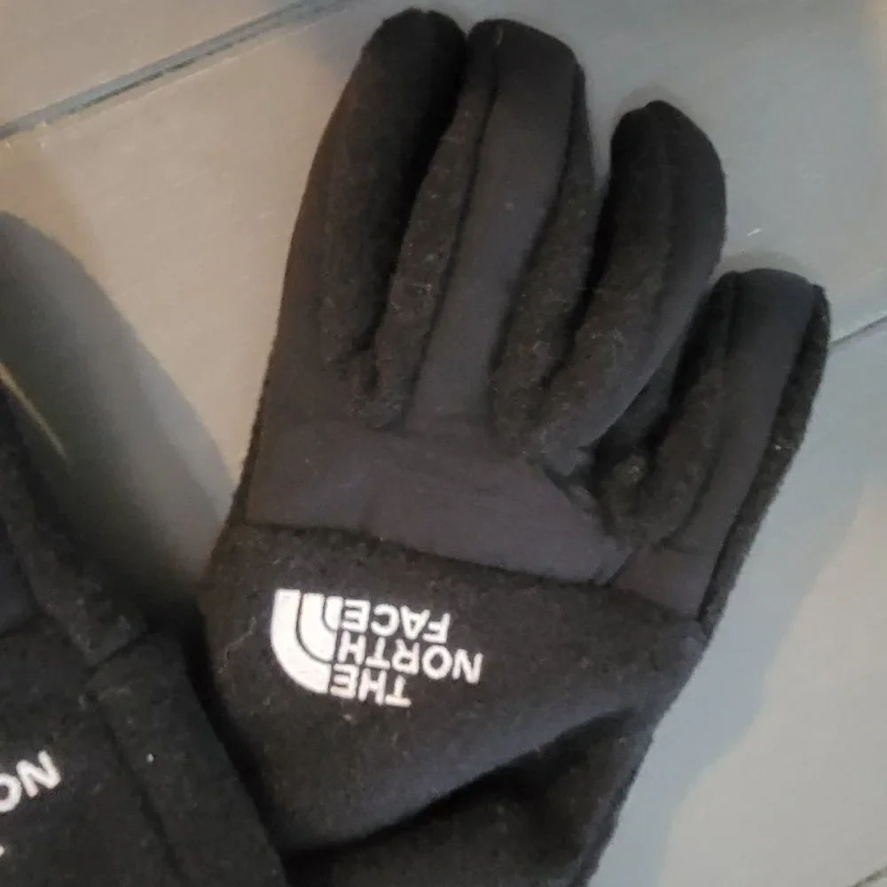 The North Face Denali Etip Gloves for Youth Medium TNF Black